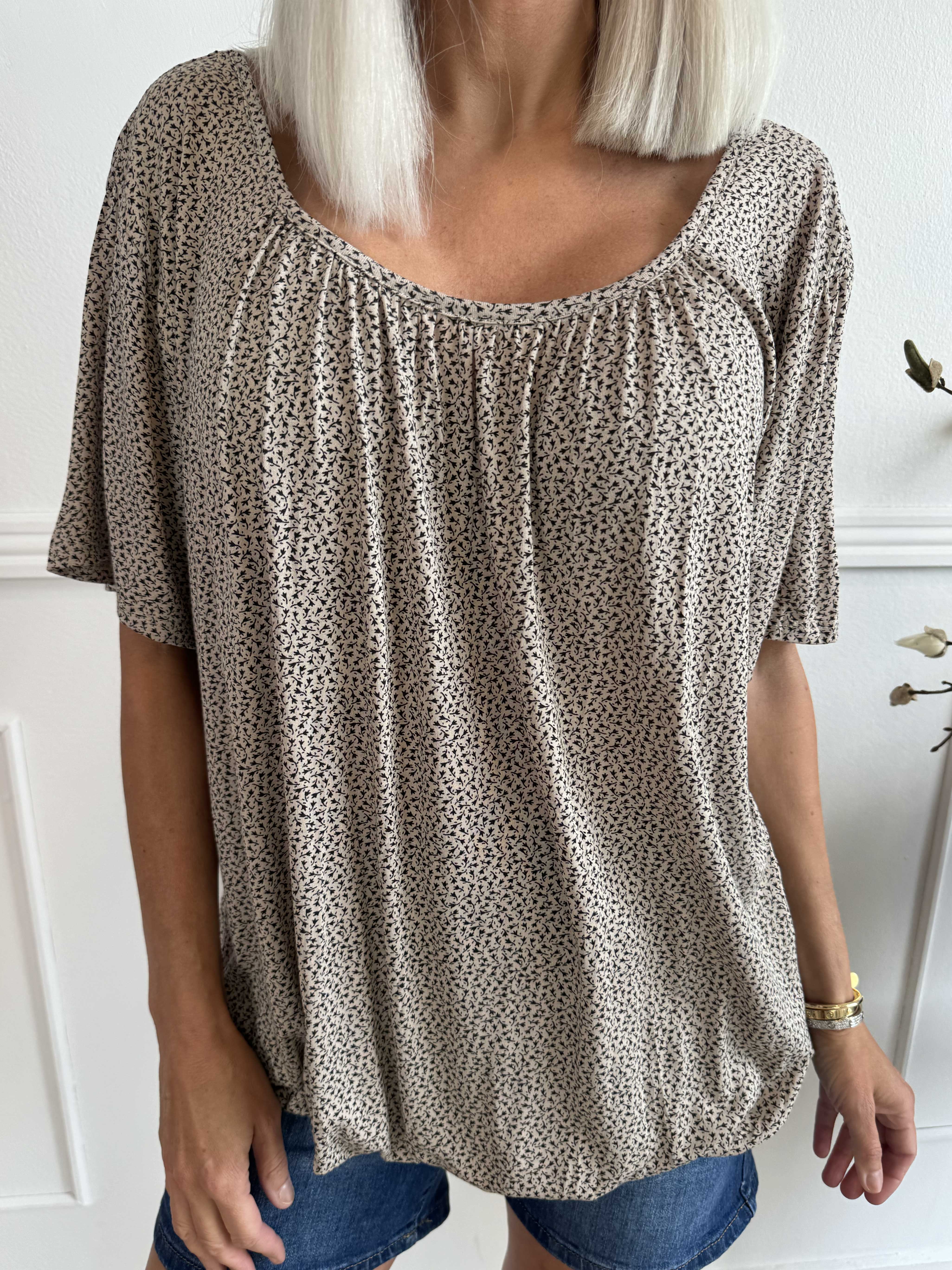Miracle Flower T-shirt - Bluse i viskose med elastik forneden